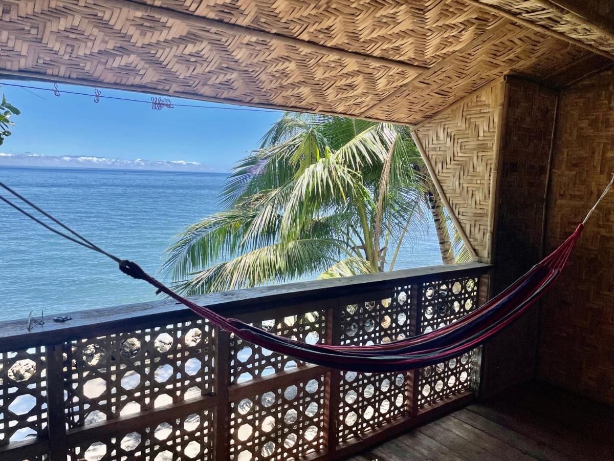 Borbon'S Treehouse By The Sea Bed & Breakfast Mambajao Exterior photo